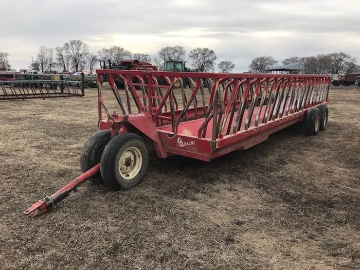 Apache Feeder Wagon Lot 269 Early Spring Hiawatha Valley
