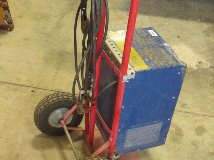 NAPA 6/12 Volt Battery Charger Lot 2366, Equipment Auction, 4/17/2018, Musser Brothers