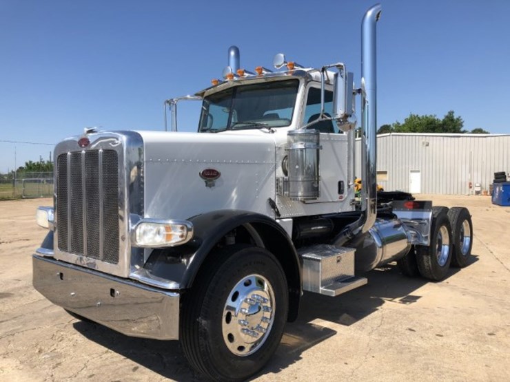 Auction Time Kilgore TX. Big Trucks Trailers, Construction Machinery