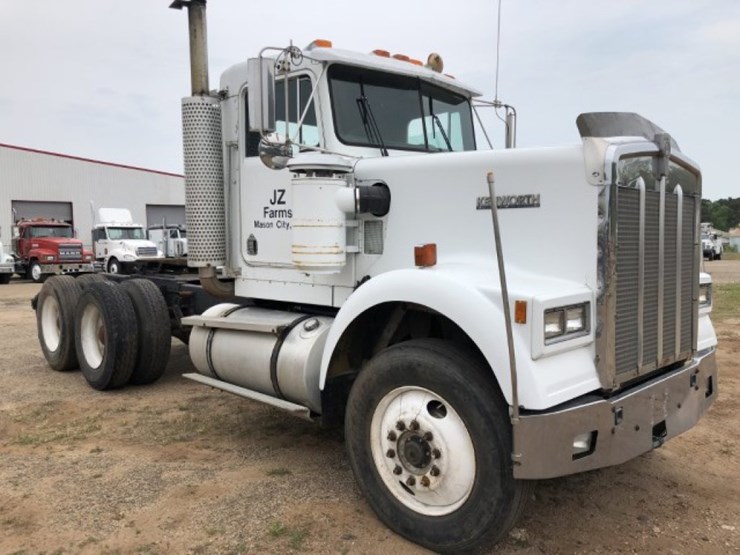 1984 Kenworth W900 Lot 2072, Auction Time Kilgore TX. Big Trucks