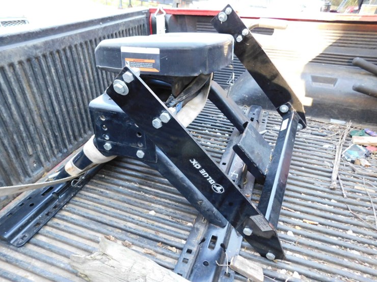 REECE 20K LB 5TH WHEEL HITCH W/ BLUE OX BED SAVER Lot 4001, Farm