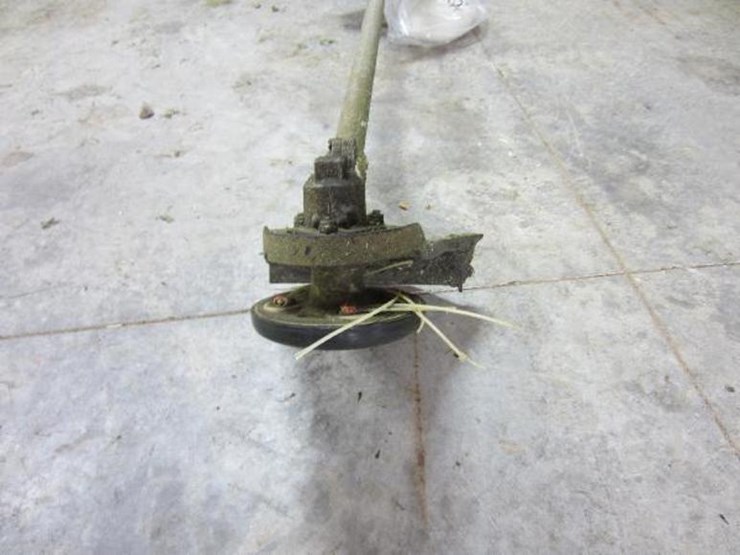 MTD Pro Weed Trimmer with Honda 4 Stroke Motor Lot 2167, Equipment