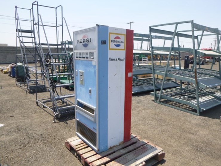 Choice Vend Vintage Pepsi Machine Lot 2289, Equipment Auction, 7/14