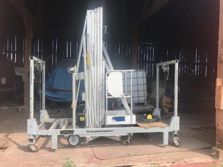 Genie PLC36A Push Around Lift With Straddle Kit Lot 1, Equipment
