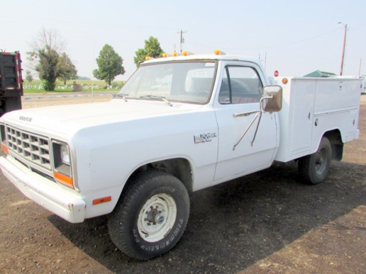 1981 toyota pickup curb weight