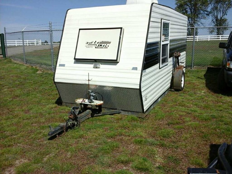 '03 Custom Built Ultra Shack Fish House Lot 499, Heavy Equipment