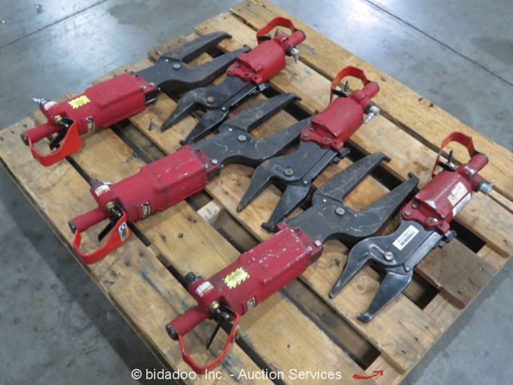 Chicago Pneumatic Cp 0351 Alligator Jaw Riveter Lot Online Only Equipment Auction 10 25 18 Bidadoo Online Auctions Auction Resource