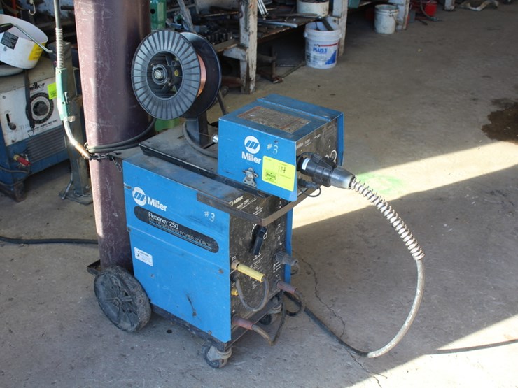 MILLER REGENCY 250 WELDER WITH MILLER S22A 24V Lot 114, Farm