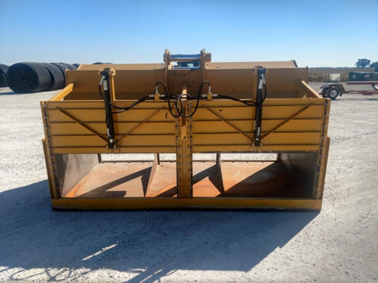 2017 Speed Loader Corn Bucket Lot 73, Online Only Farm and