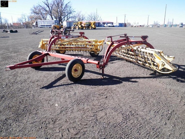 New Holland 258 & 260 Twin Side Delivery Hay Rakes - Lot #165 ...