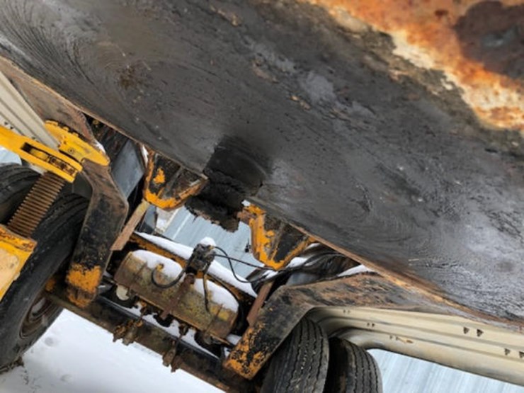 Jo Dog Axle Lot 213, Online Only Farm and Construction Equipment