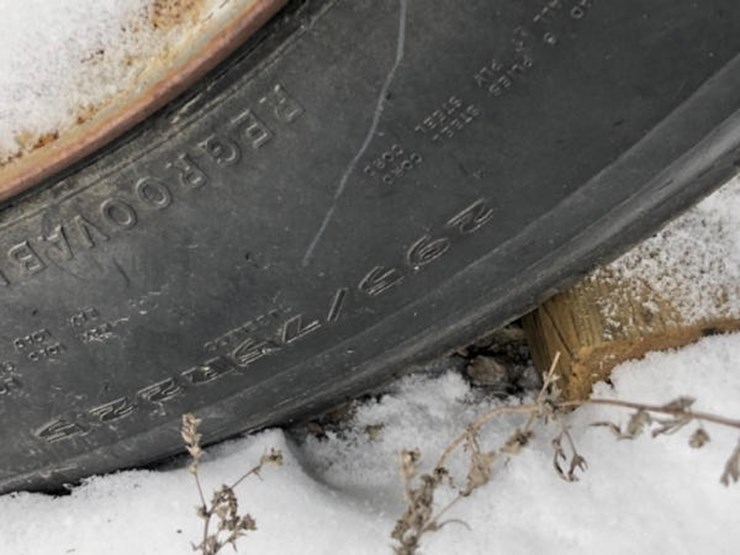 Jo Dog Axle Lot 213, Online Only Farm and Construction Equipment