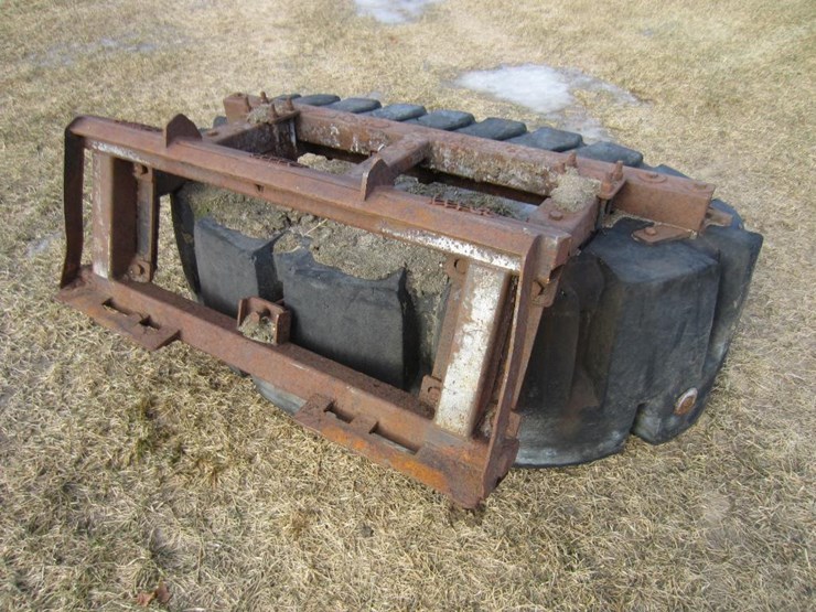 6' Rubber Tire Skid Steer Scraper Lot , Online Only Equipment