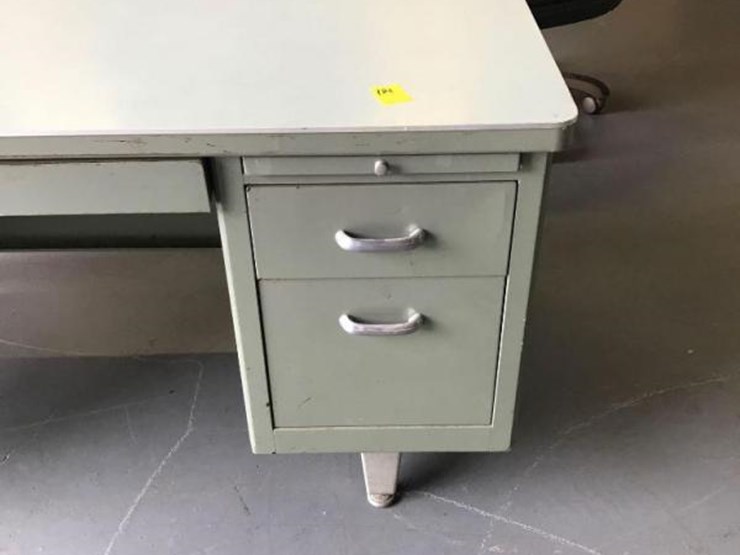 Shaw Walker Desk Lot 121 Machinery Auctions 2 21 2019 Taylor