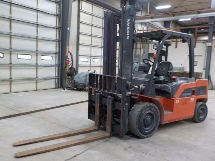 Nissan Mwg1f4 Forklift Rops Side Shift Fork Positioner 2 Mast 11 000lb Capacity Lot Truck And Equipment Auction 3 15 2019 Yoder Frey Auction Resource