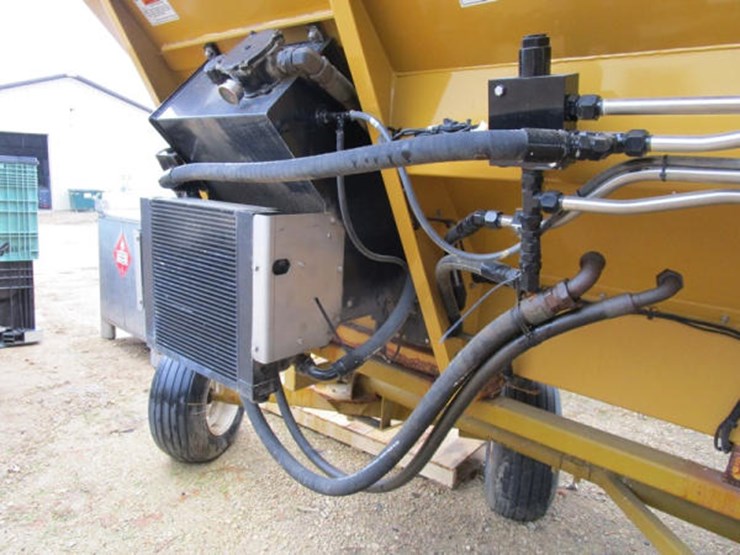 New Leader Dry Spreader Box (CP1122) Lot 87, Online Only Equipment