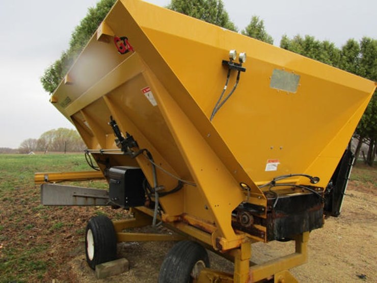 New Leader Dry Spreader Box (CP1122) Lot 87, Online Only Equipment