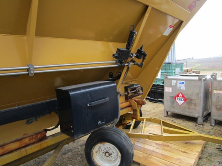 New Leader Dry Spreader Box (CP1122) Lot 87, Online Only Equipment