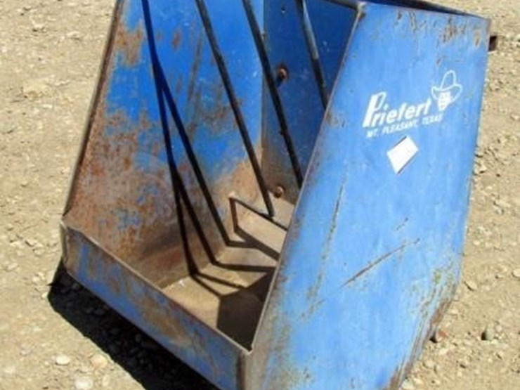 L 1128 Priefert Hanging Hay Feeder Lot Online Only Ag