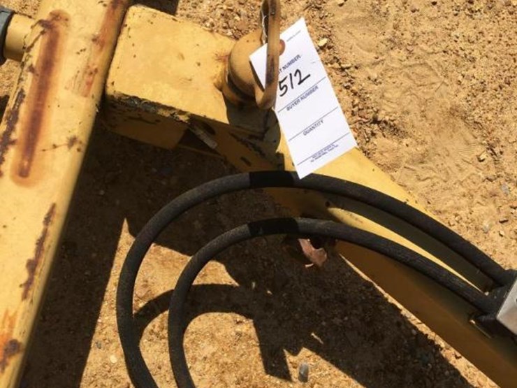 DURABILT PULL TYPE DIRT PAN Lot 512, Early Summer Machinery Auction, 6/6/2019, Taylor Auction