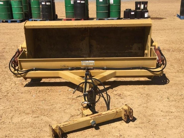 DURABILT PULL TYPE DIRT PAN Lot 512, Early Summer Machinery Auction, 6/6/2019, Taylor Auction