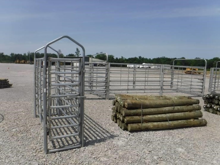 NEW 90 DEGREE GALV CATTLE SWEEP SYSTEM - Lot #451, Equipment Auction, 6 ...