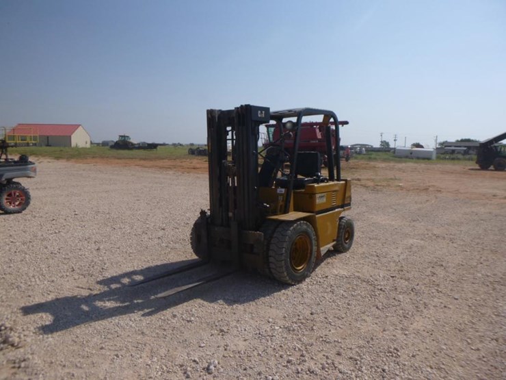 Caterpillar V40D Lot 68, Seminole, TX TwoDay Equipment Auction, 8