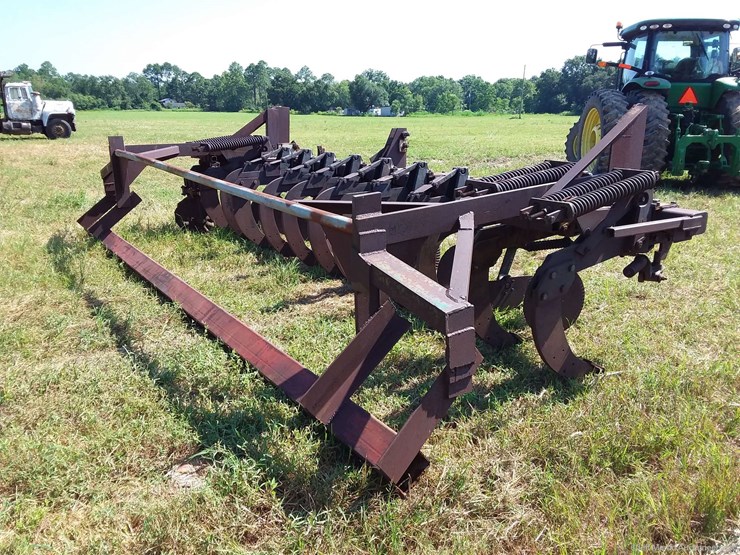 20' RIPPER/CHISEL PLOW, 3 POINT HITCH, 12 ROW 24" SPACING, CLOD BUSTER