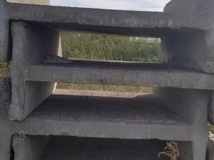 5 H Bunk Feeders Almena Wi Lot 137 Online Only Multi Day