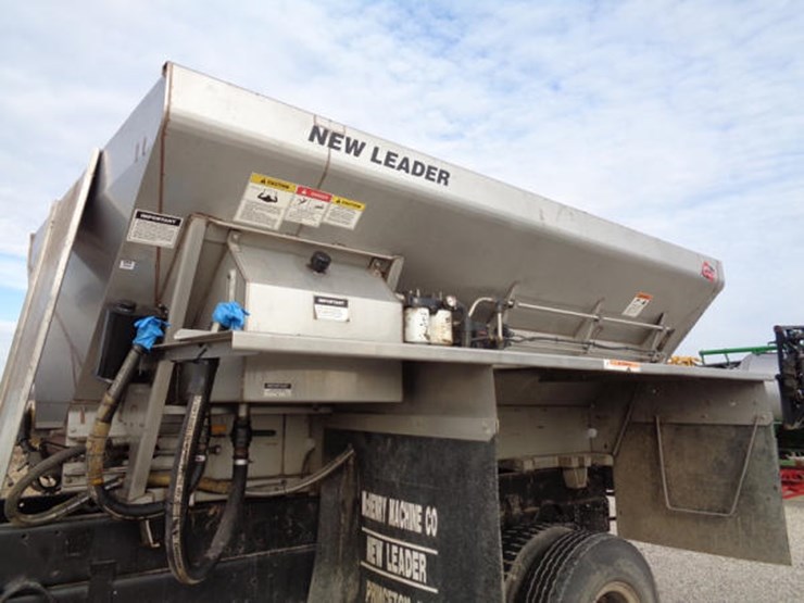New Leader Dry Spreader Box (PZ3542) Lot 39, Online Only Equipment