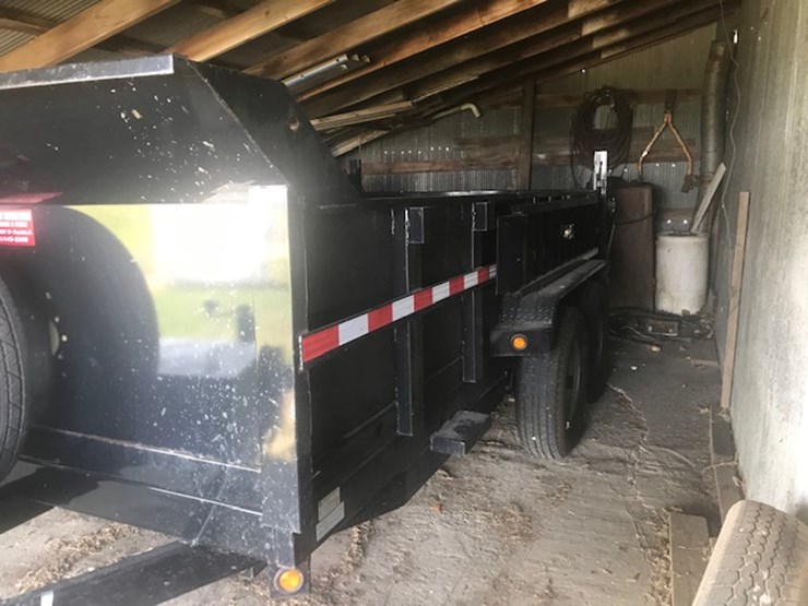 20' Bumper hitch dump trailer Lot 39, Farm Equipment Auction, 2/4