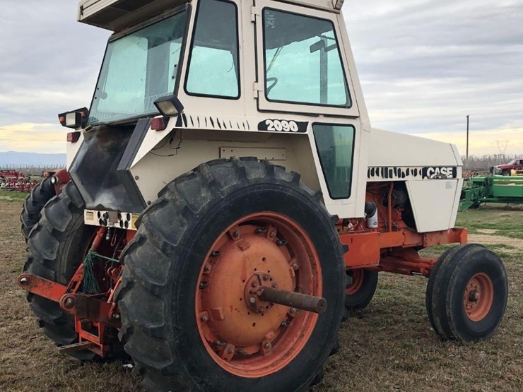 1983 JI CASE 2090 TRACTOR Lot 117, Jim Ecklund Retirement Auction, 3