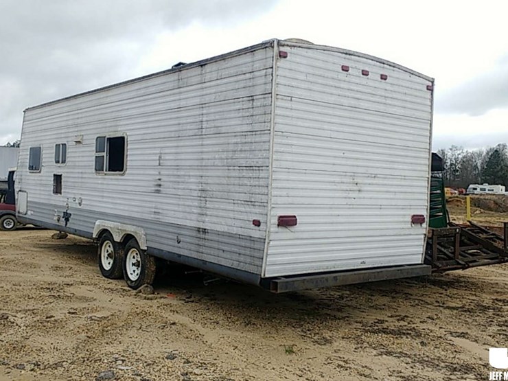 BUMPER PULL CAMPER, 26' T/A, ***INOP***, ***COUNTY OWNED*** ****BILL OF