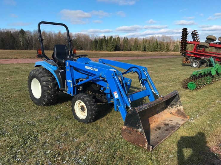 2003 New Holland TC29D Lot 887, Annual Spring Equipment Auction, 3