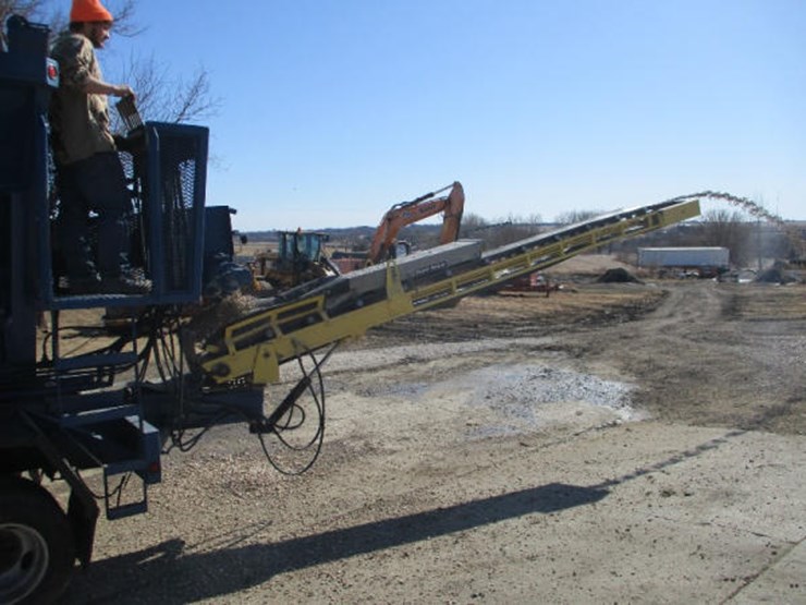 2001 Mack Rock Slinger (DR4986) Lot 44, Online Only Weekly Equipment