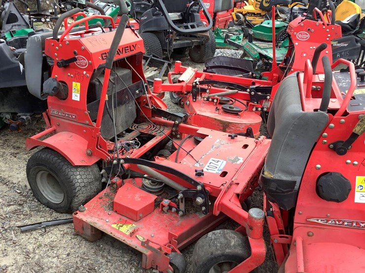 GRAVELY STAND BEHIND LAWN MOWER Lot 1074, James River Grounds