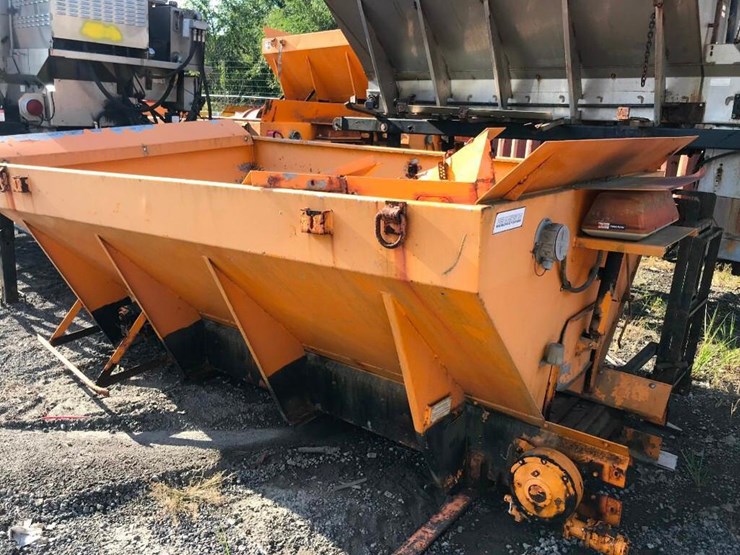 HENDERSON 10' SALT SPREADER Lot 6053, Construction Equipment