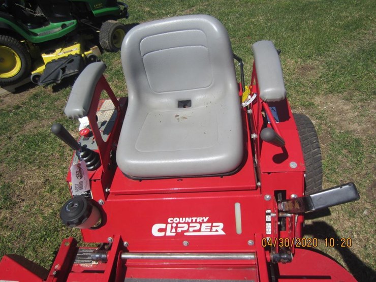2010 Country Clipper Jazee Two Zero Turn Lot 4807, Online Only