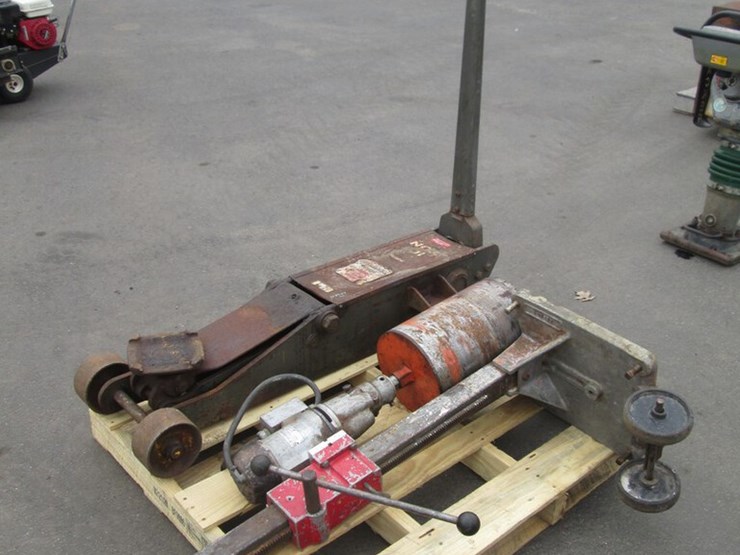 Napa 10 Ton Floor Jack, Lot 118907, Public Equipment Auction, 6/3