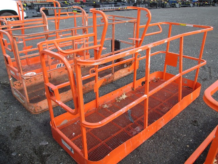 JLG Boom Lift Basket Lot 121106, Public Equipment Auction, 6/3/2020