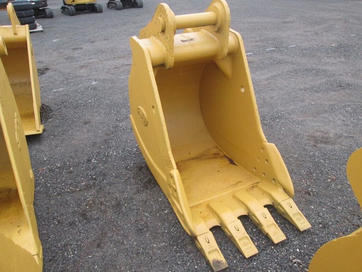 30" Geith Excavator Bucket With Teeth and Pins Lot 113114, Public