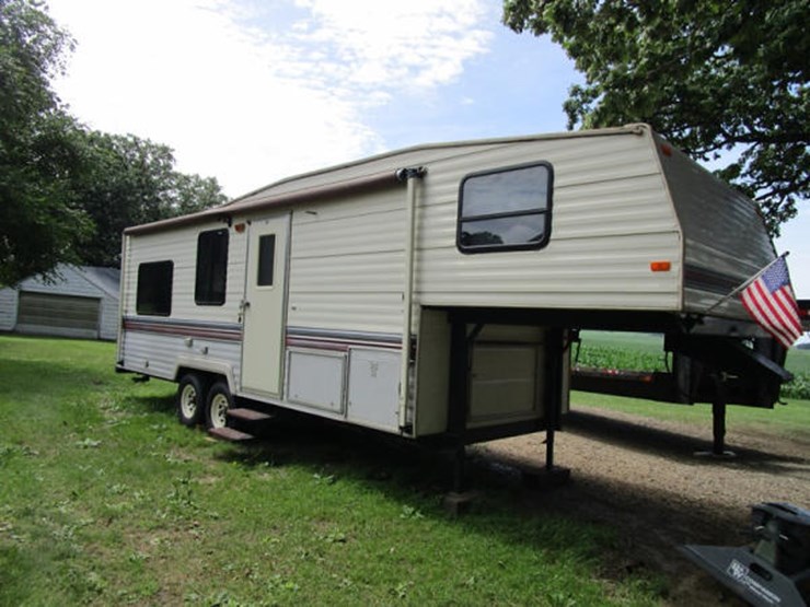 1992 Terry Resort 5th Wheel Camper (ME736) - Lot #115, Online Only ...