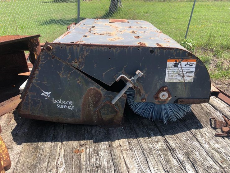 Bobcat Sweeper Attachment for Skid Steer Lot 1152, CORPUS CHRISTI