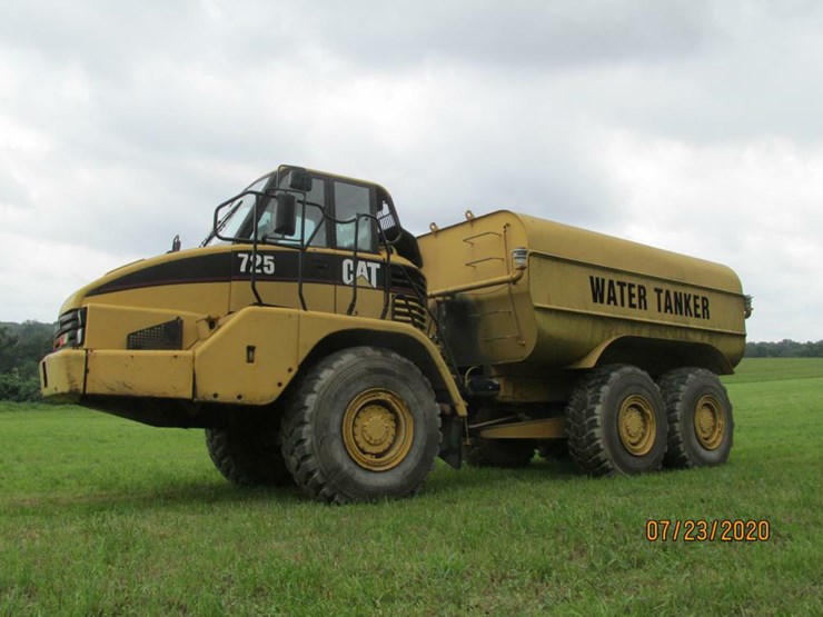 2005 Caterpillar 725 Lot , CCU Zanesville, Ohio August 20, 2020, 8