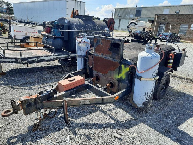 2002 MARATHON MODEL UPS300T ASPHALT KETTLE (VDOT UNIT N17981) Lot