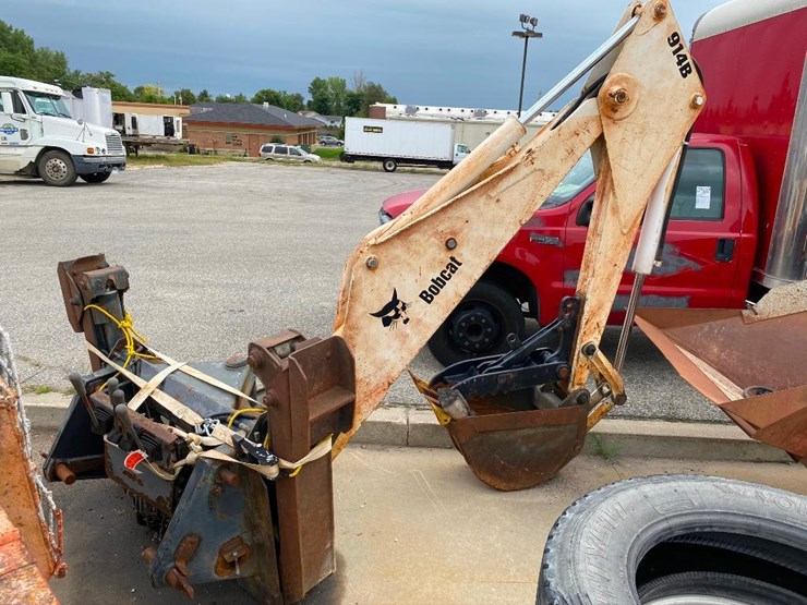 Bobcat 914B Backhoe with Thumb Lot 215, Roger's Auto & Reuse It
