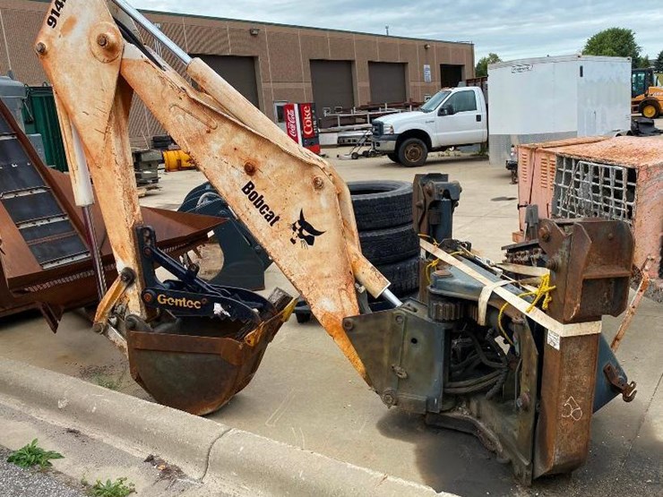 Bobcat 914B Backhoe with Thumb Lot 215, Roger's Auto & Reuse It