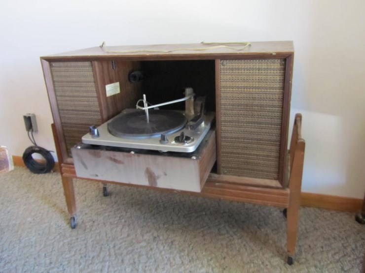 Old Victrola Record Player With Stand Lot 55 Strand Family Estate Walker Mn 9 23 2020 Bid 2 Buy Auction Resource