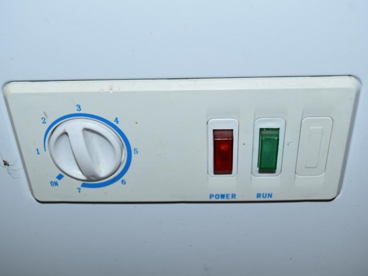 Igloo 7.1 Cu. Ft. Chest Freezer, Model FRF710 Lot 502, Moving Sale
