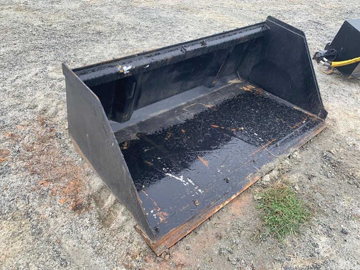 UNUSED 72in Smooth Edge Skid Steer Bucket Lot 916, OCTOBER 24TH IRON